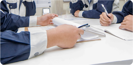 In-house development and external training of service engineers
